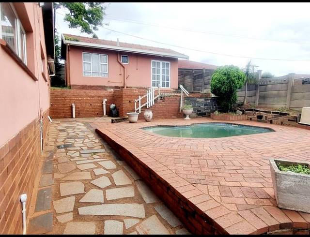 4 BEDROOM HOUSE FOR SALE IN MONTCLAIR